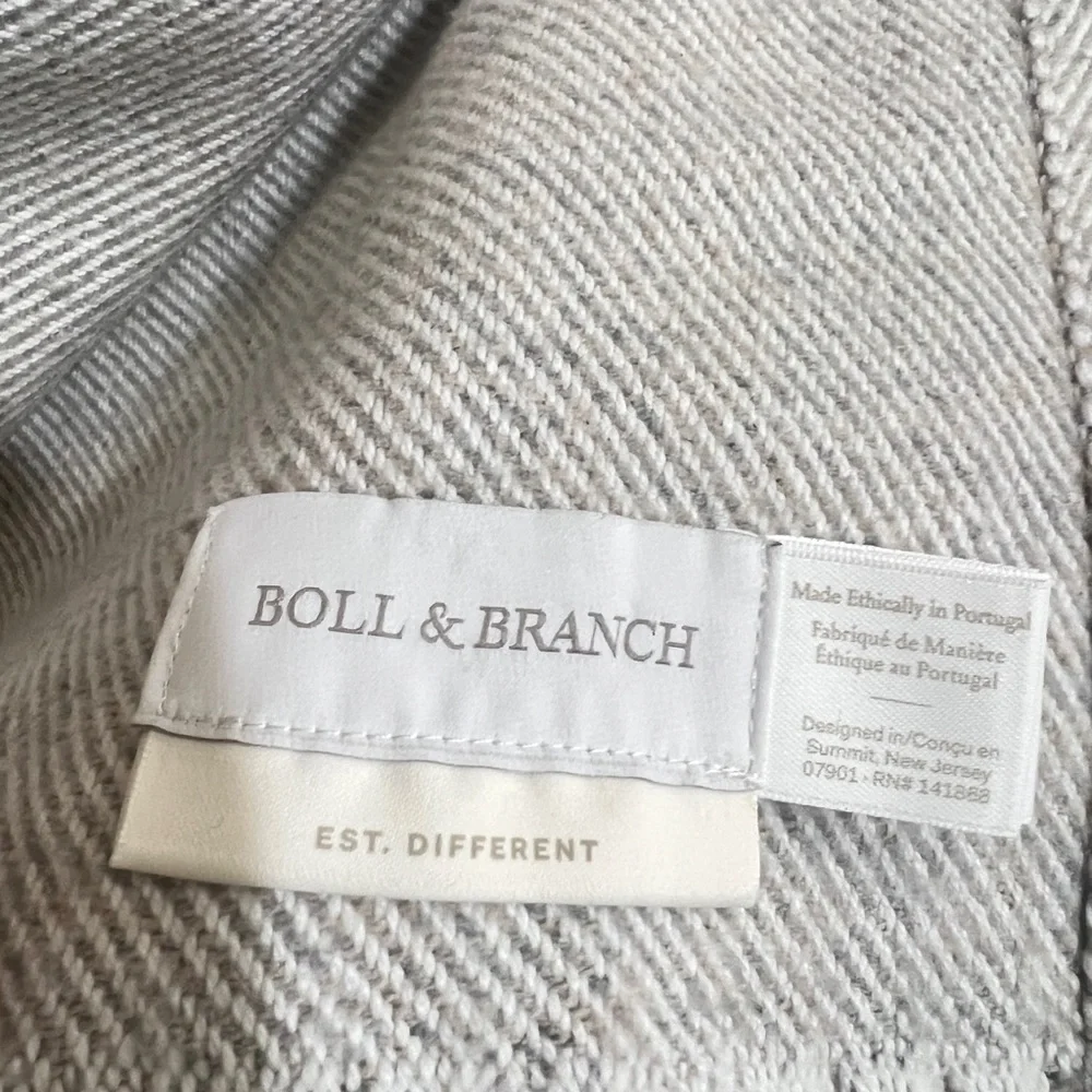 Boll & Branch Throw 85x56‎ Organic Cotton Blanket White and Gray Plaid Fringe
